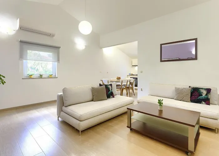 Appartement Homestay Pula *