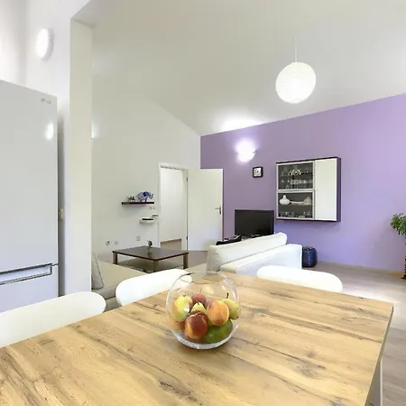 Апартаменти Homestay Pula Пула