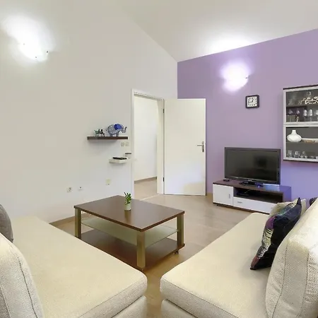 Homestay Pula Lägenhet *