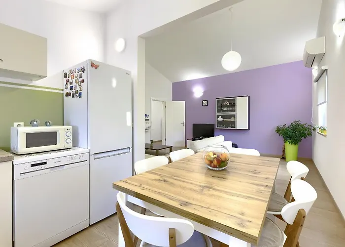 Homestay Pula Апартаменты Пула