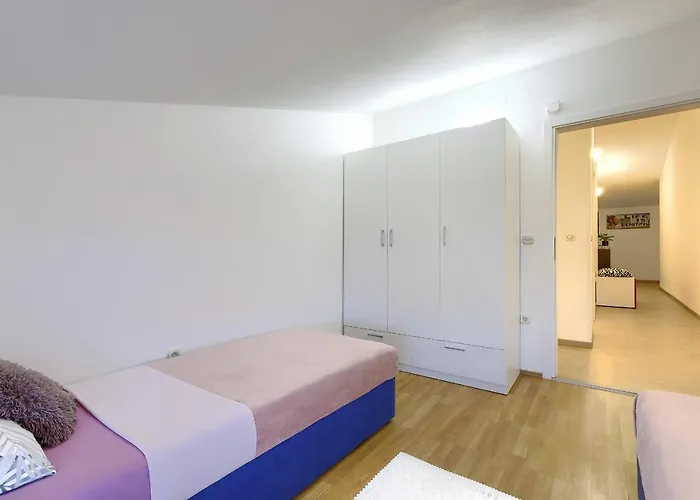 Homestay Pula Апартаменты *