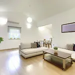 Apartment Homestay Pula