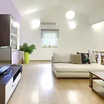Apartment Homestay Pula
