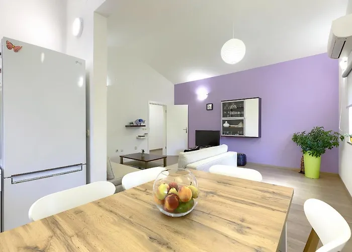 Apartment Homestay Pula Pula