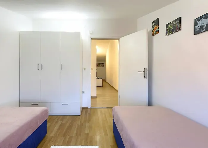 Homestay Pula * Pula