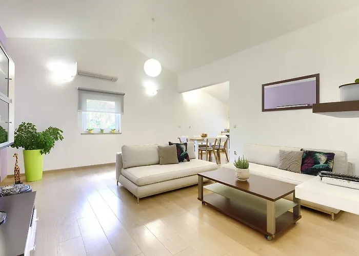 Apartment Homestay Pula